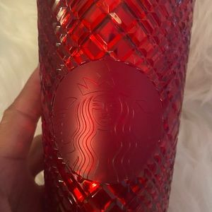 Just in Time for Christmas, Crystals Red Starbucks . This is absolutely stunning
